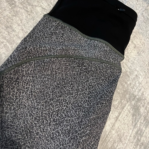 Lululemon Size 6 Nulu Crop Leggings - Picture 7 of 10